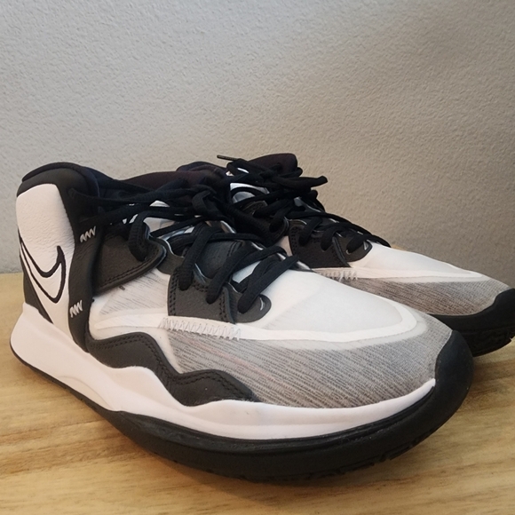 Nike Mens Kyrie Infinity TB Basketball Shoes DO9616-100 Black White Size 9.5 main image 12